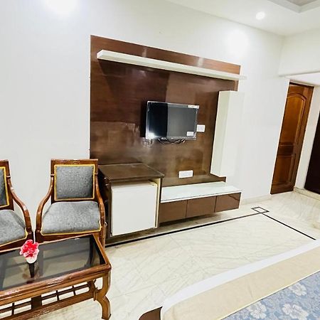 Hotel Starline Sector 28 Гургаон Екстериор снимка