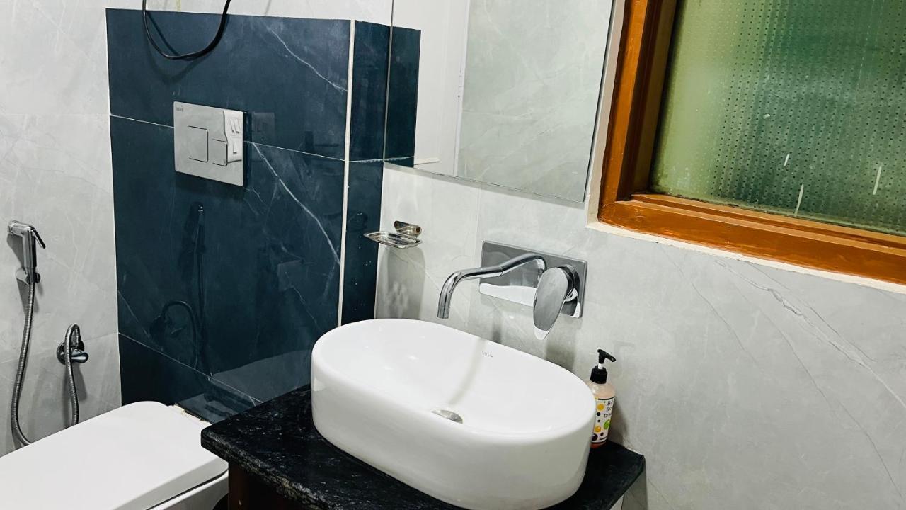Hotel Starline Sector 28 Гургаон Екстериор снимка