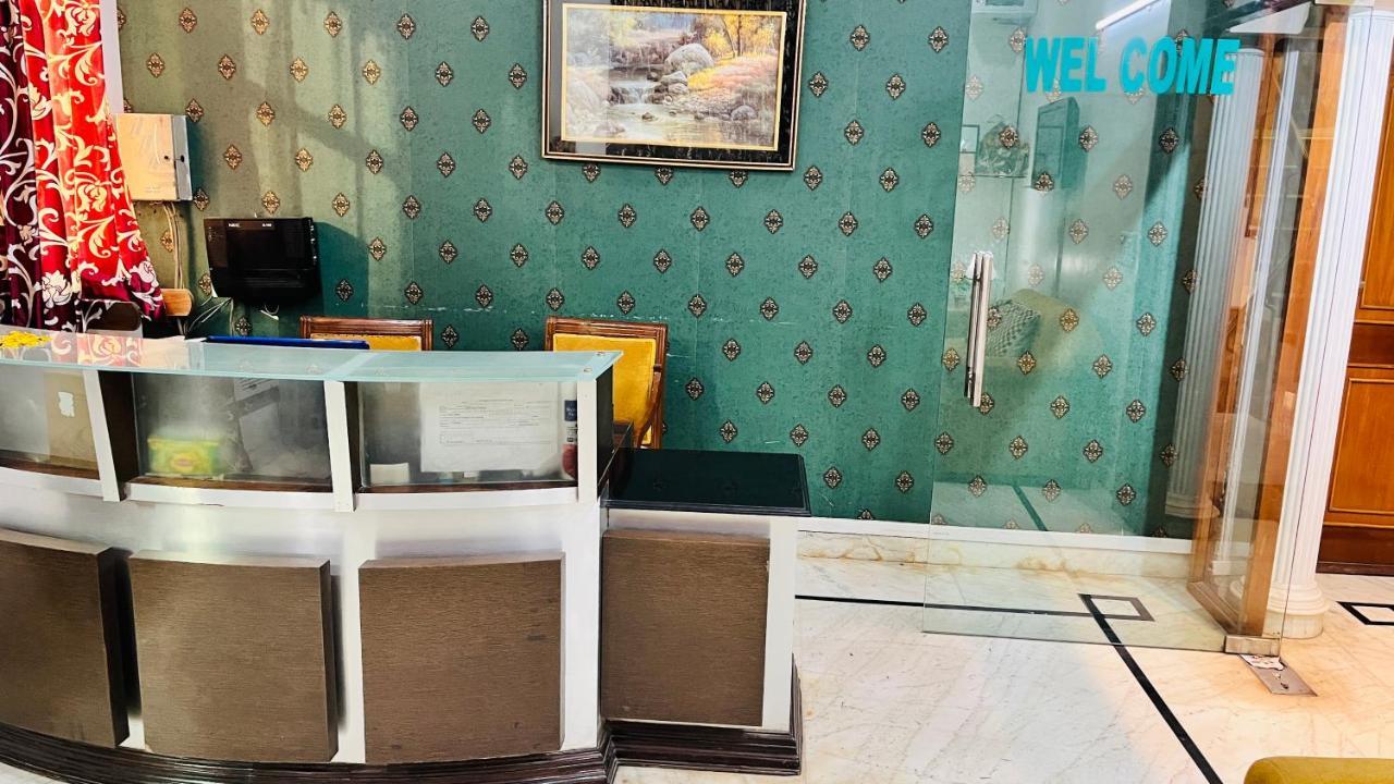 Hotel Starline Sector 28 Гургаон Екстериор снимка