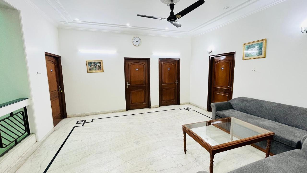 Hotel Starline Sector 28 Гургаон Екстериор снимка