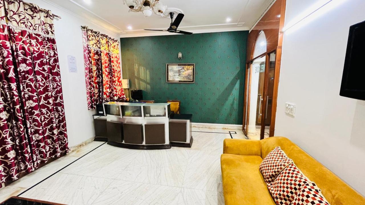 Hotel Starline Sector 28 Гургаон Екстериор снимка
