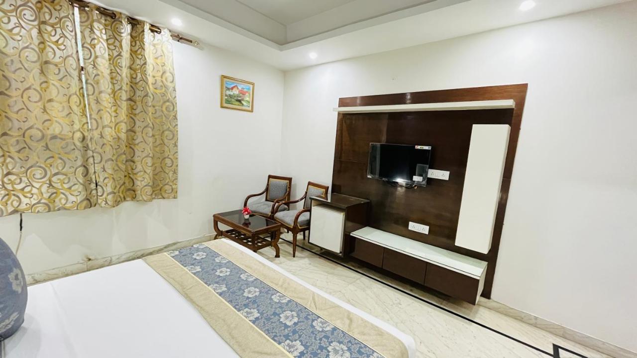 Hotel Starline Sector 28 Гургаон Екстериор снимка