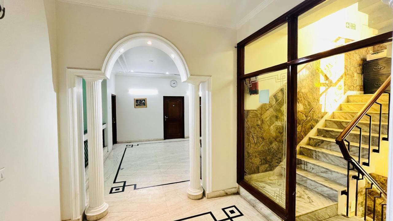 Hotel Starline Sector 28 Гургаон Екстериор снимка