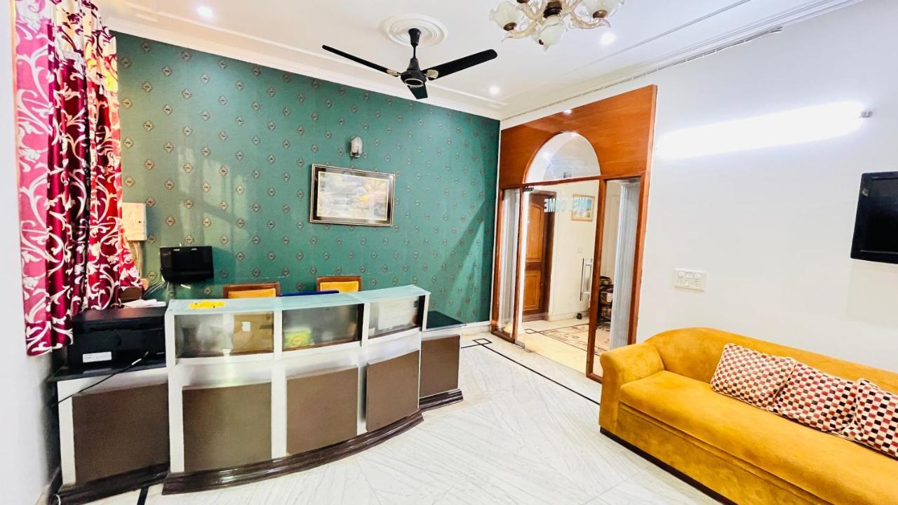 Hotel Starline Sector 28 Гургаон Екстериор снимка