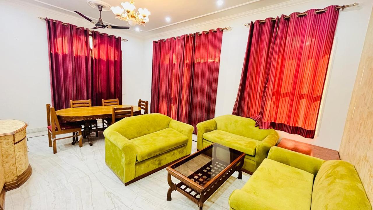 Hotel Starline Sector 28 Гургаон Екстериор снимка