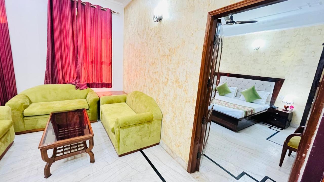 Hotel Starline Sector 28 Гургаон Екстериор снимка