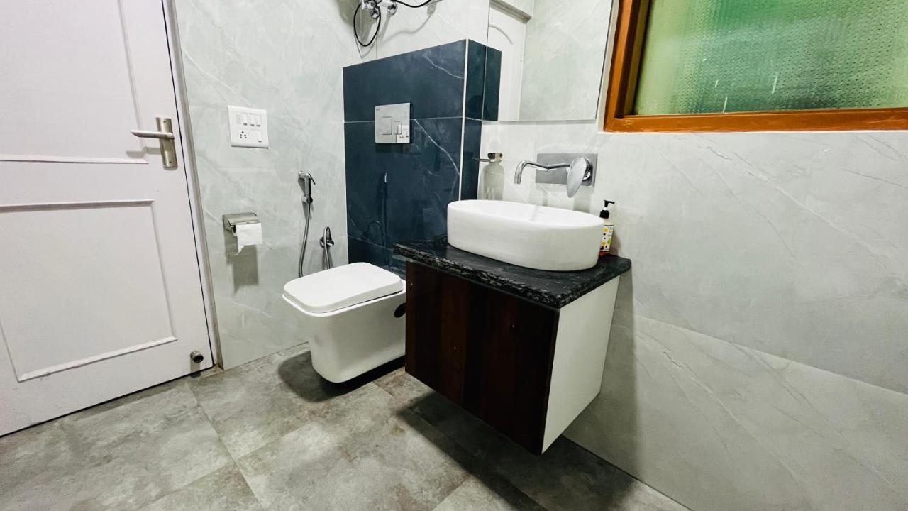 Hotel Starline Sector 28 Гургаон Екстериор снимка