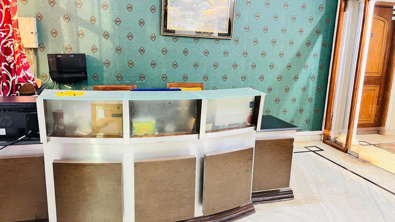 Hotel Starline Sector 28 Гургаон Екстериор снимка