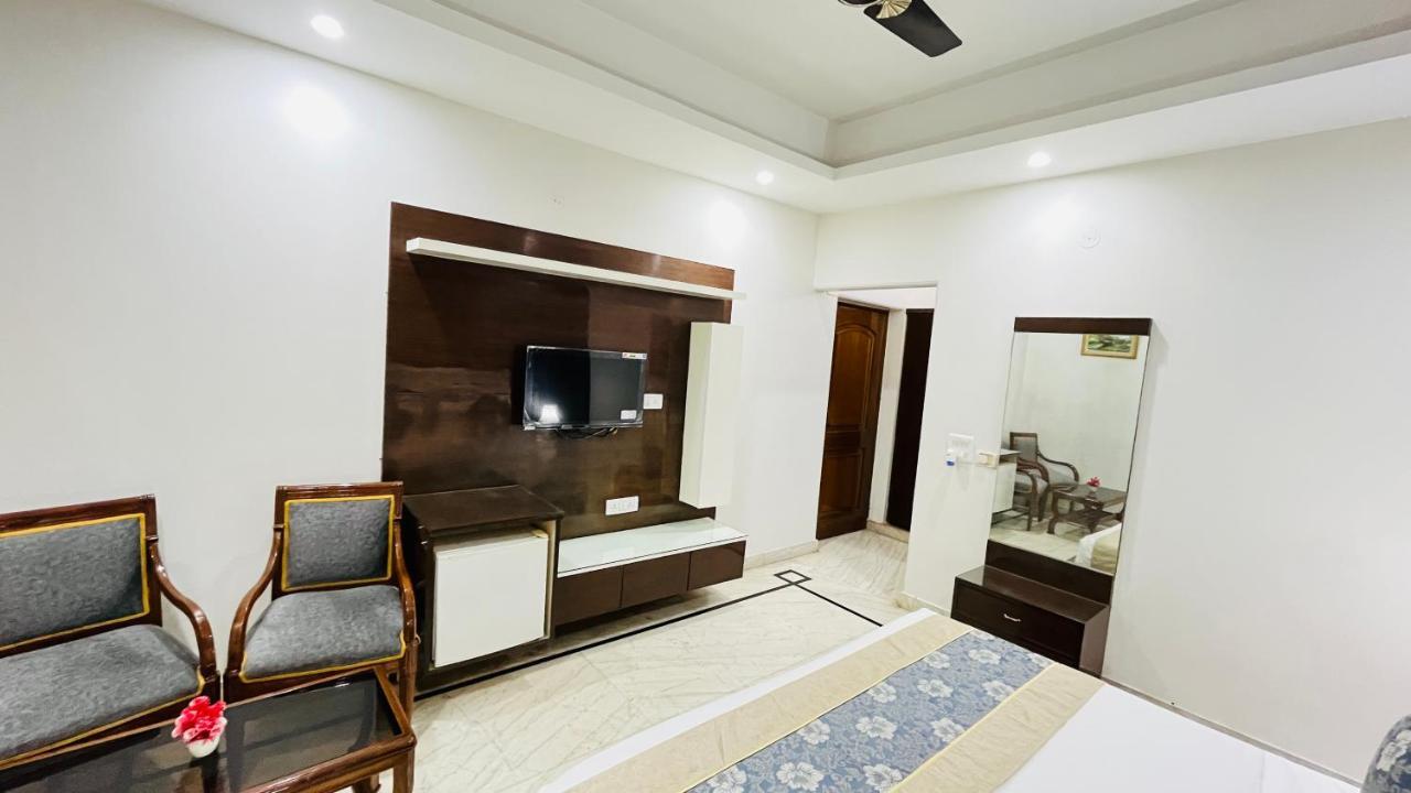 Hotel Starline Sector 28 Гургаон Екстериор снимка