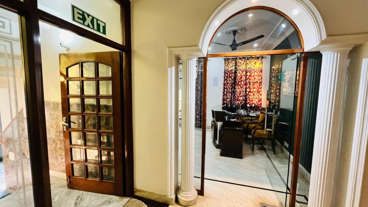 Hotel Starline Sector 28 Гургаон Екстериор снимка