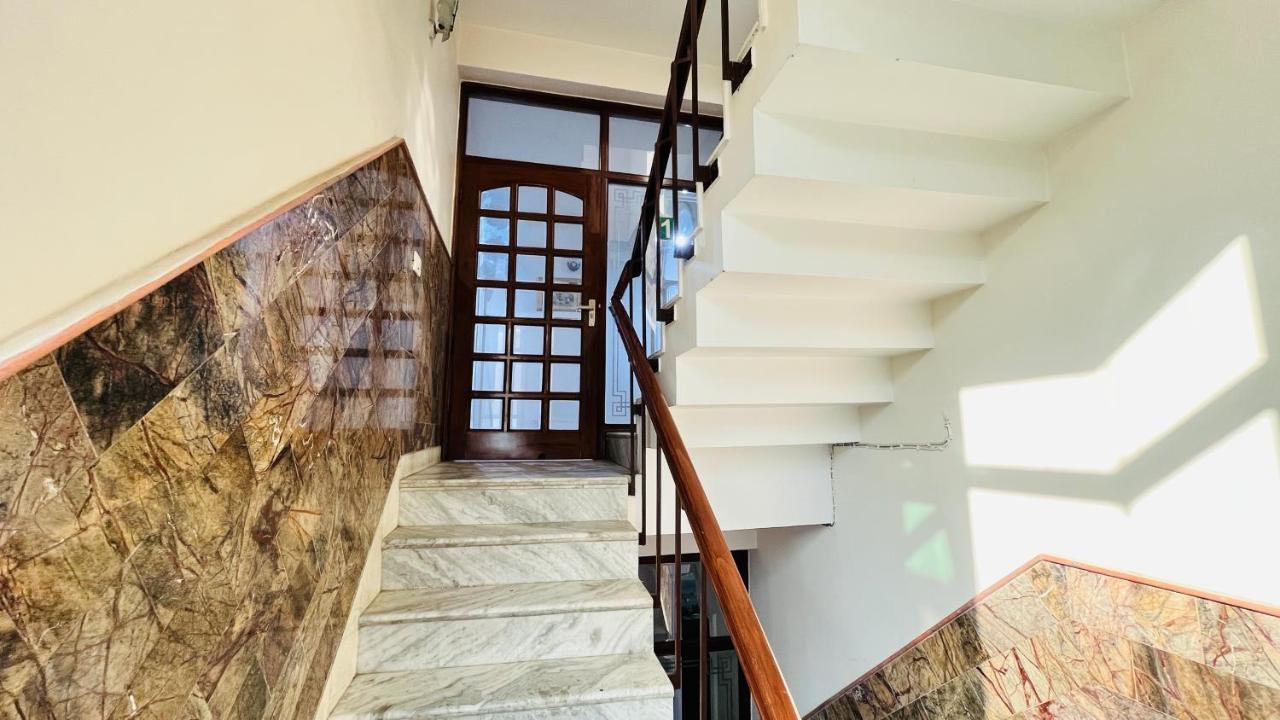 Hotel Starline Sector 28 Гургаон Екстериор снимка