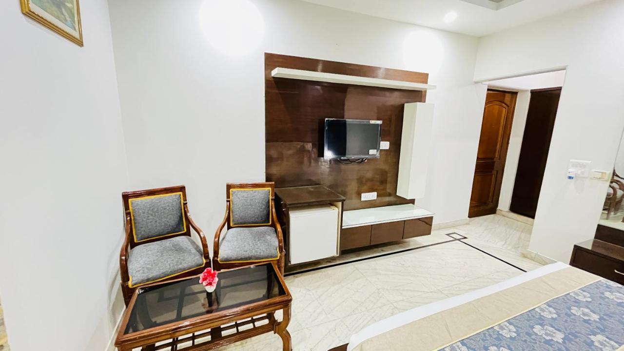Hotel Starline Sector 28 Гургаон Екстериор снимка