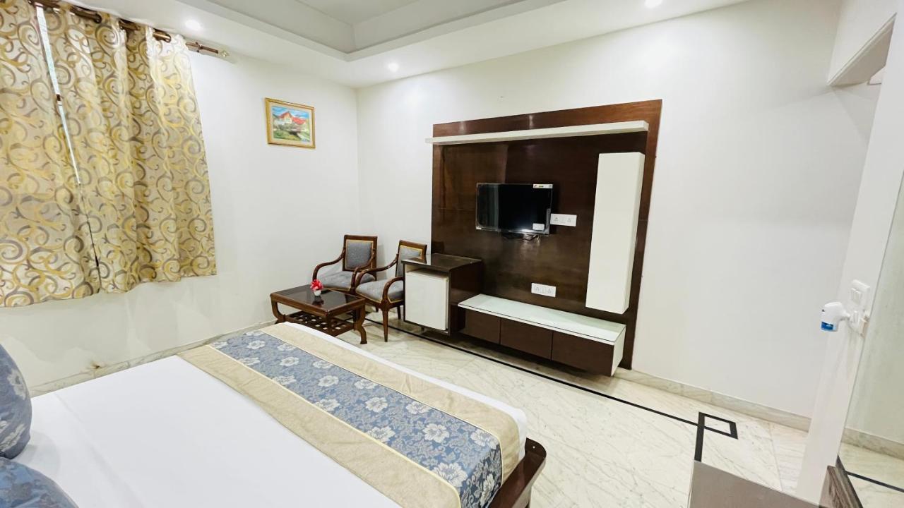 Hotel Starline Sector 28 Гургаон Екстериор снимка