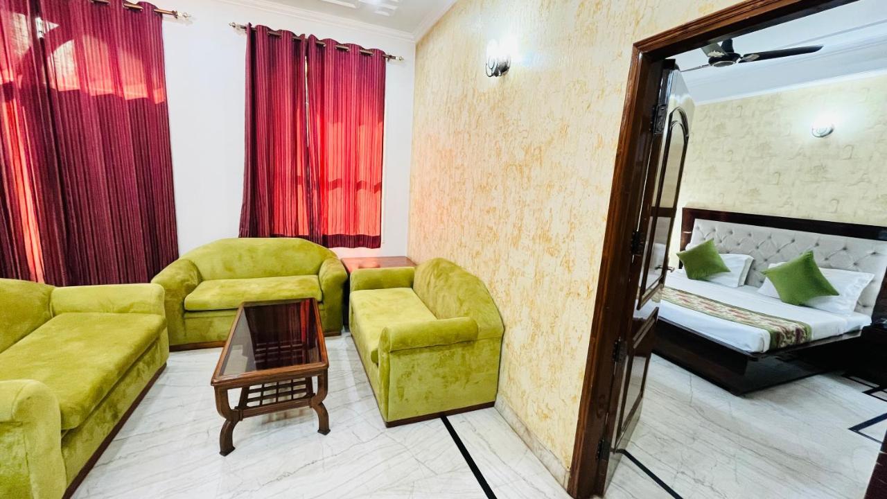 Hotel Starline Sector 28 Гургаон Екстериор снимка