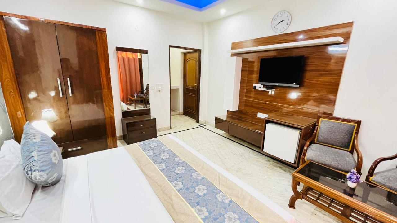 Hotel Starline Sector 28 Гургаон Екстериор снимка