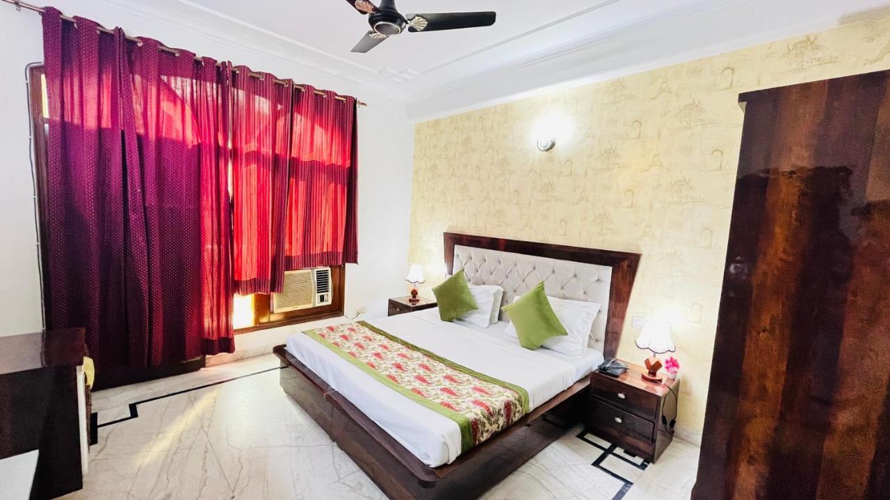 Hotel Starline Sector 28 Гургаон Екстериор снимка
