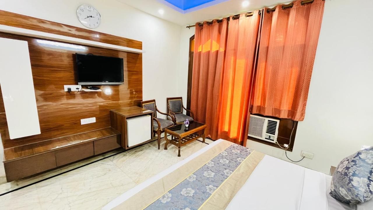 Hotel Starline Sector 28 Гургаон Екстериор снимка