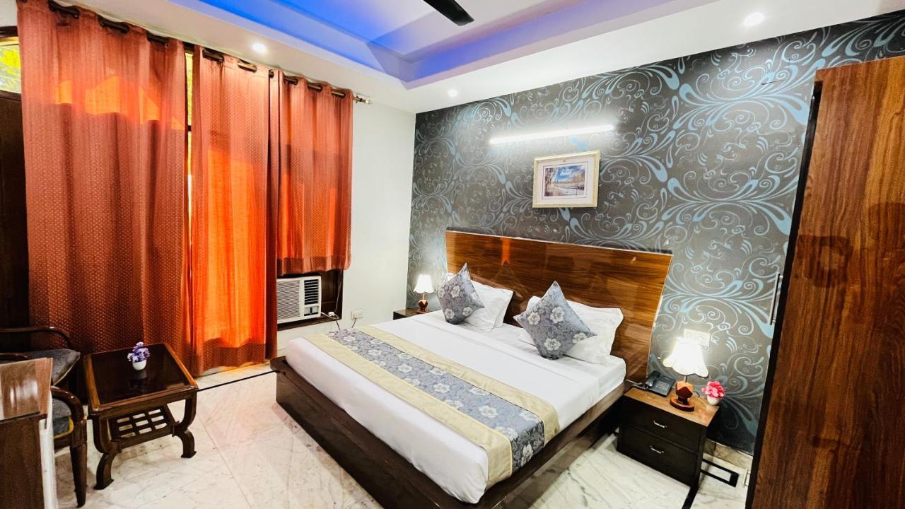 Hotel Starline Sector 28 Гургаон Екстериор снимка