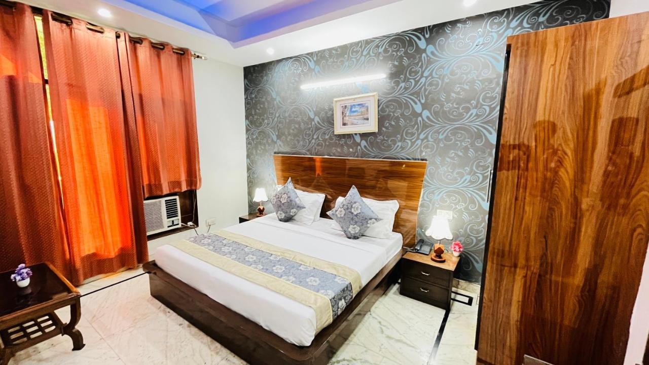 Hotel Starline Sector 28 Гургаон Екстериор снимка