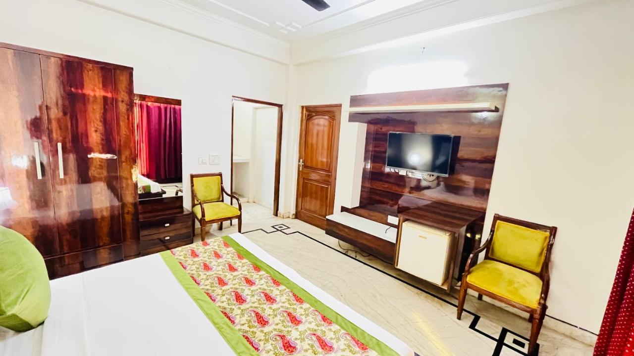Hotel Starline Sector 28 Гургаон Екстериор снимка