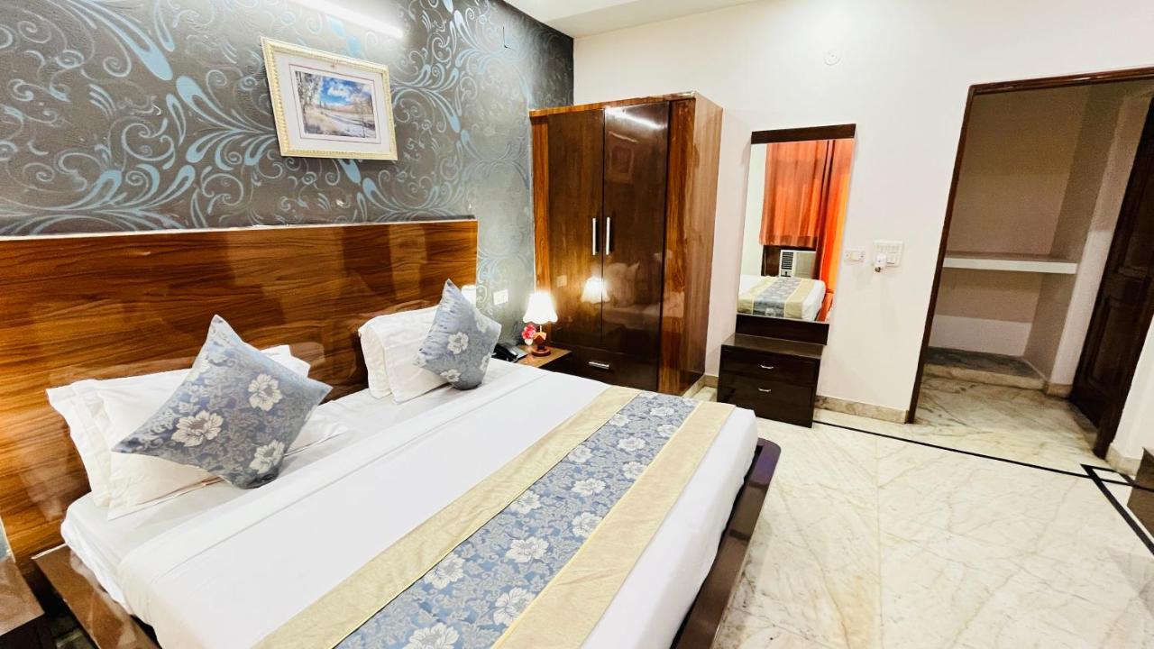 Hotel Starline Sector 28 Гургаон Екстериор снимка