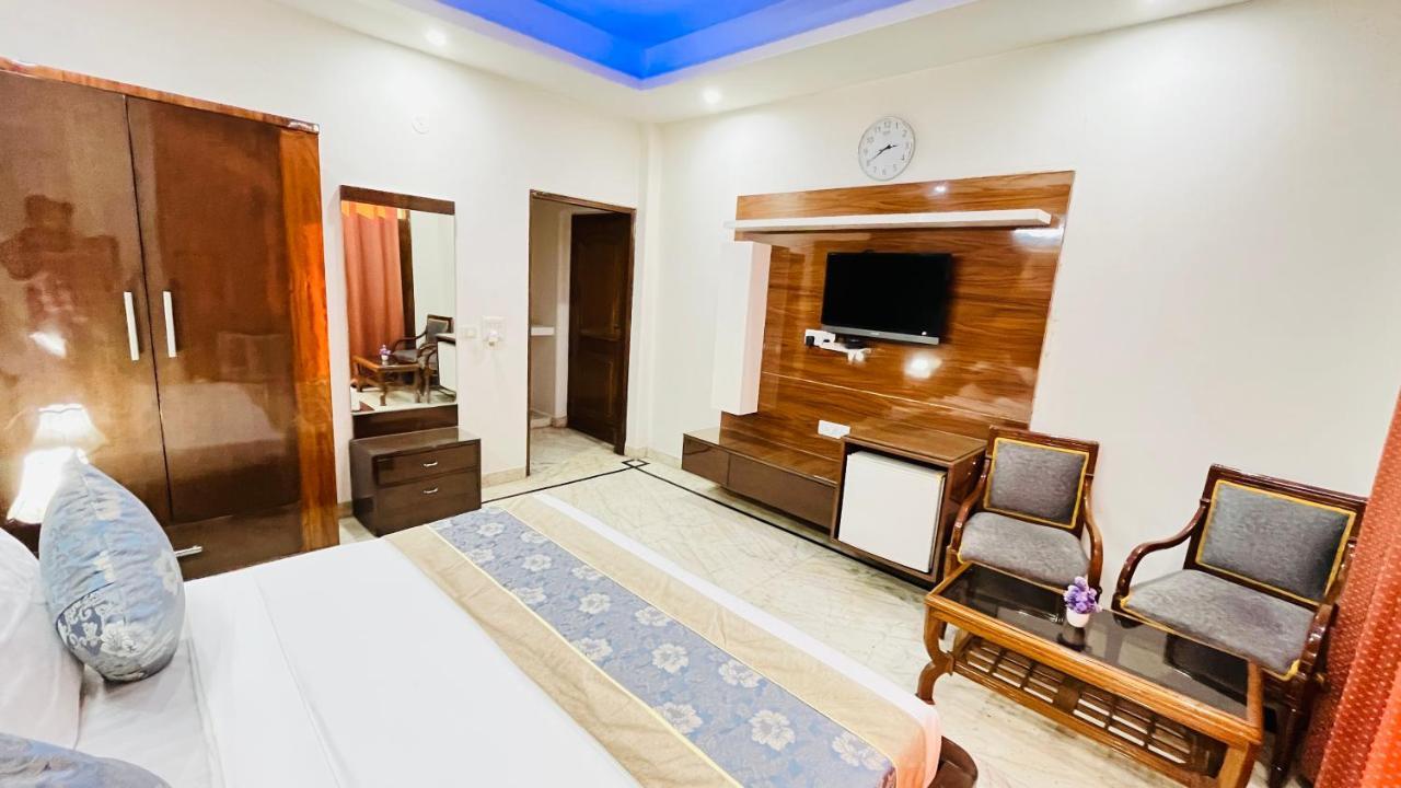 Hotel Starline Sector 28 Гургаон Екстериор снимка