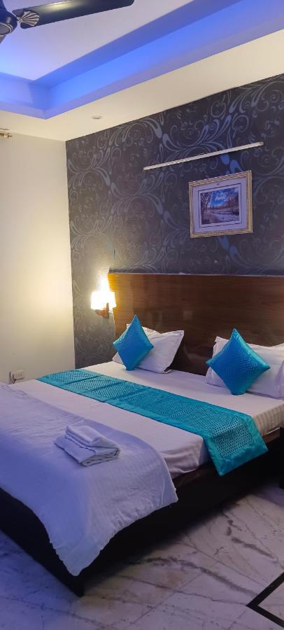 Hotel Starline Sector 28 Гургаон Екстериор снимка